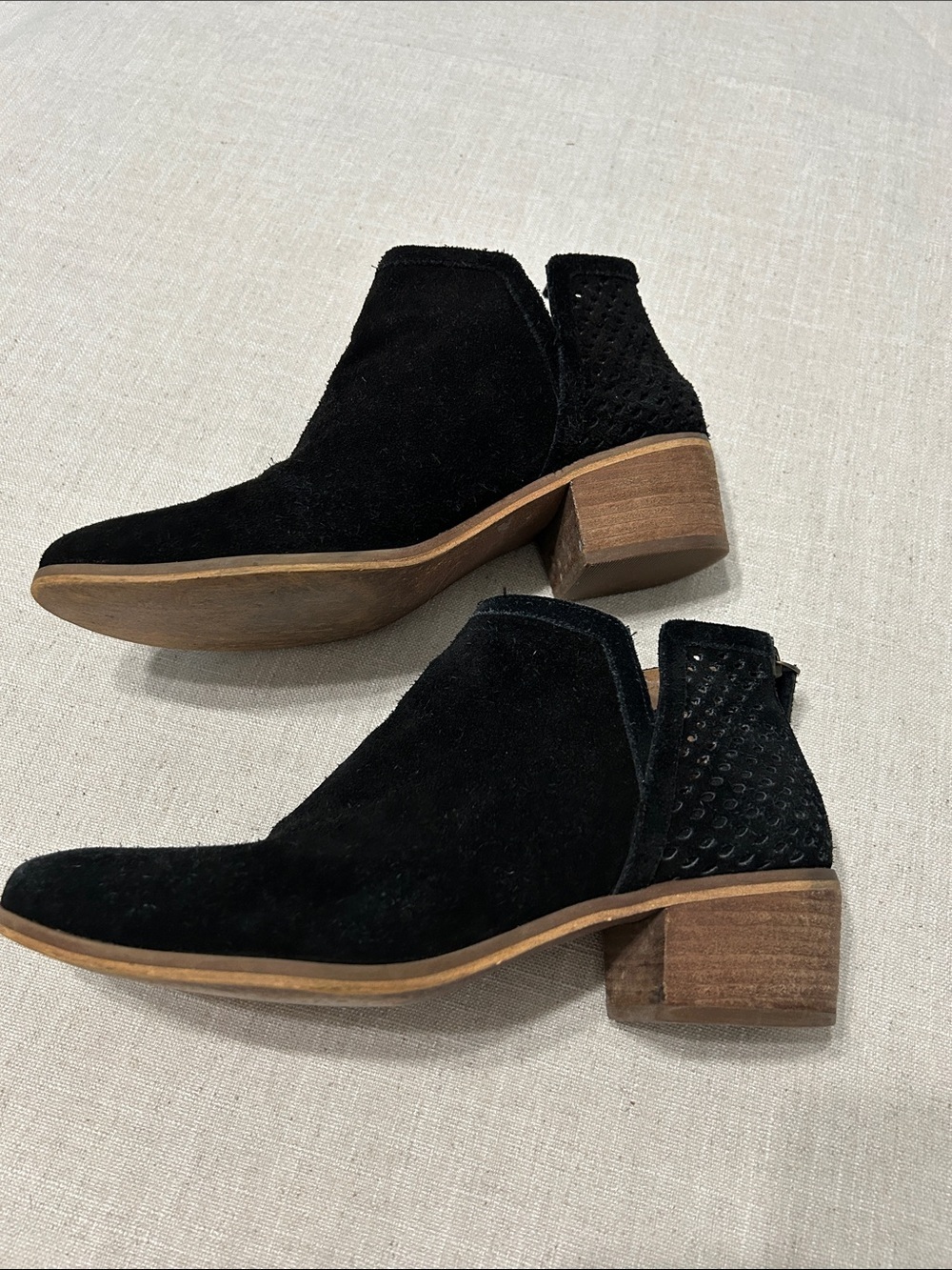 Susina Boots Women’s 9 Blakely Black Suede Perforated Block Heel Ankle Booties - Picture 12 of 12